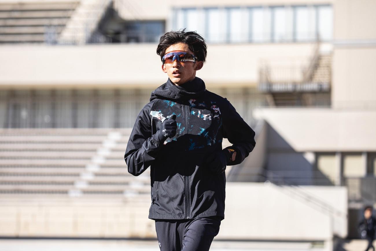 トレーニングを行う慶大・貝川（本人提供）