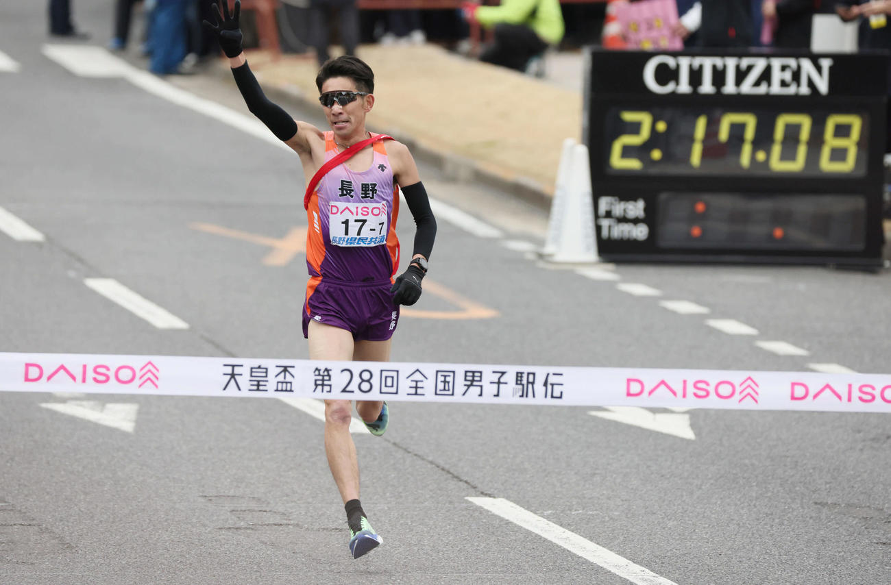 全国都道府県対抗男子駅伝　優勝した長野7区の上野裕一郎（撮影・加藤孝規）