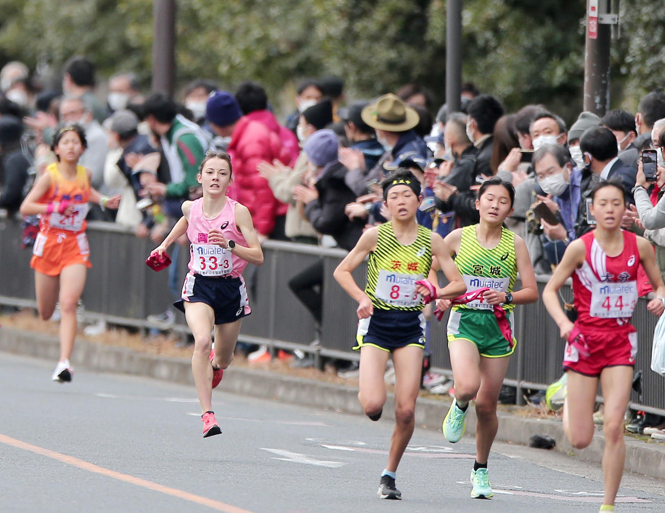 力走する岡山3区ドルーリー朱瑛里（左）（撮影・上山淳一）