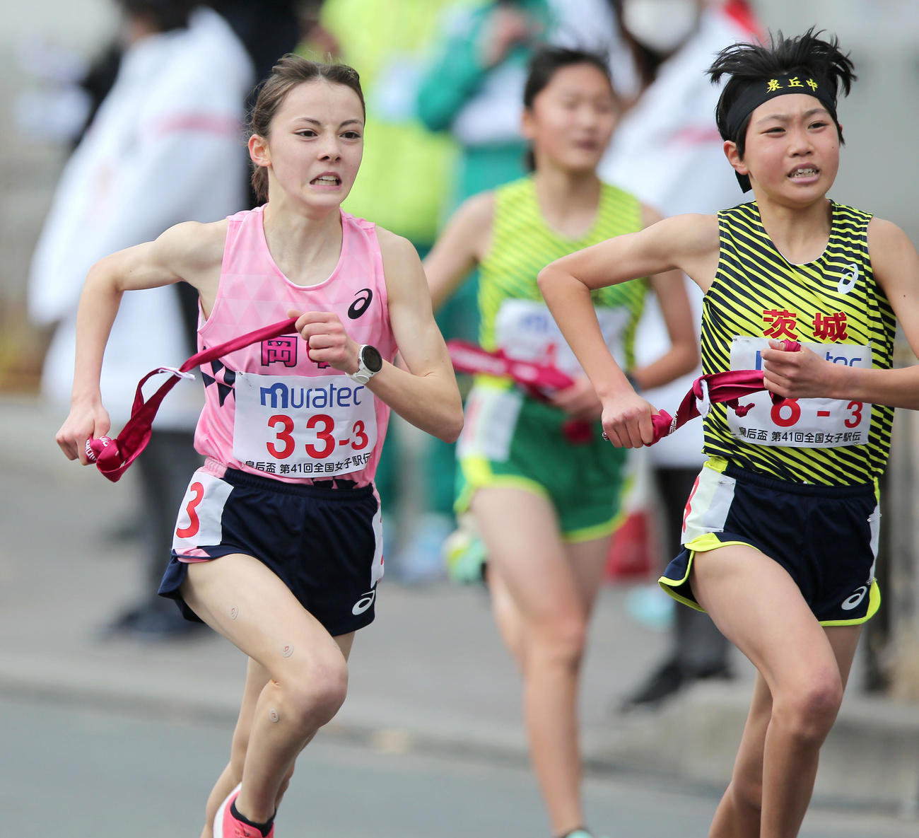 力走する岡山3区ドルーリー朱瑛里（左から2人目）（撮影・上山淳一）
