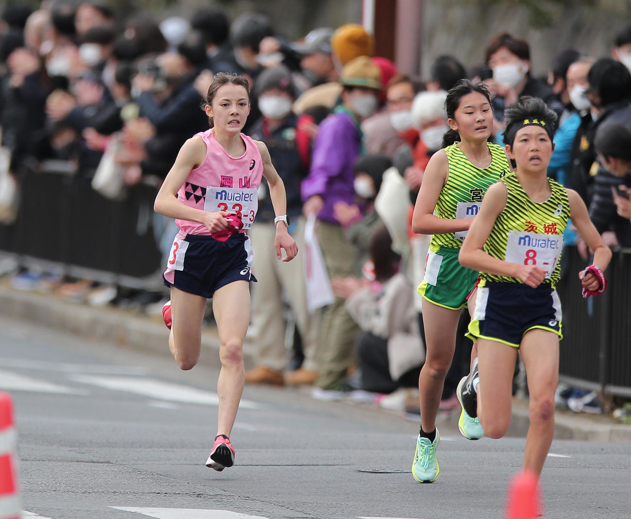 力走する岡山3区ドルーリー朱瑛里（左）（撮影・上山淳一）