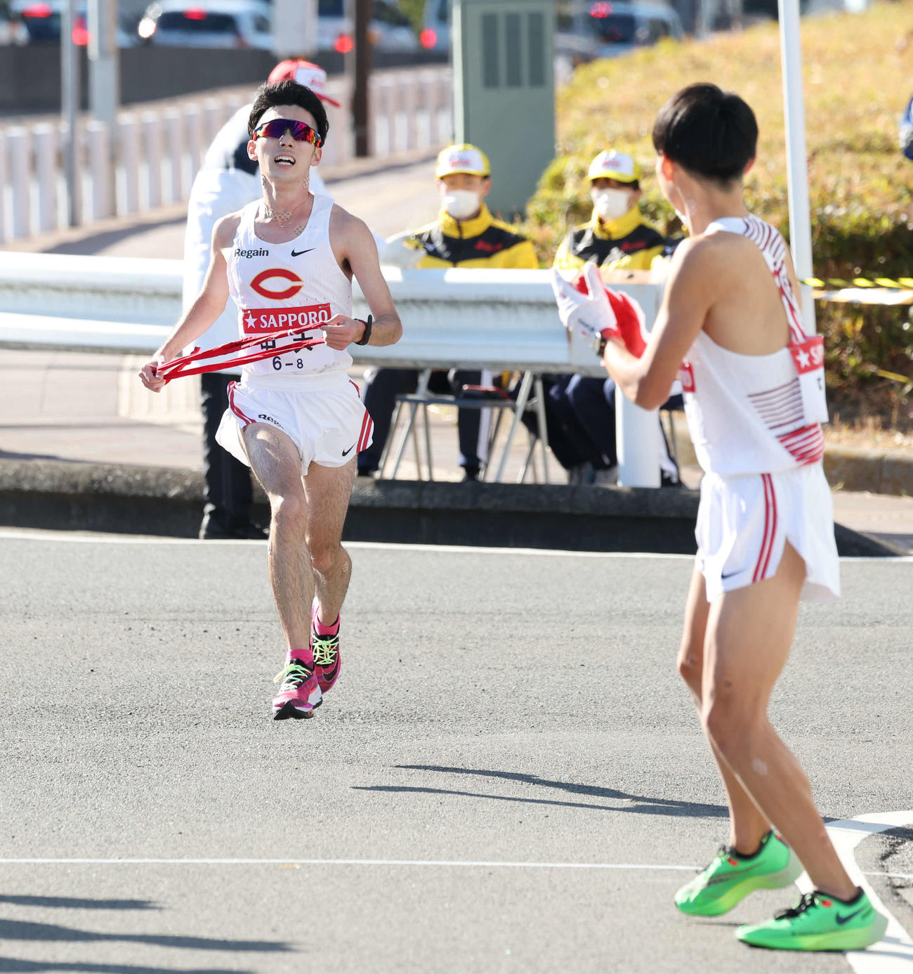 2023年1月3日、戸塚中継所で力走する8区中沢