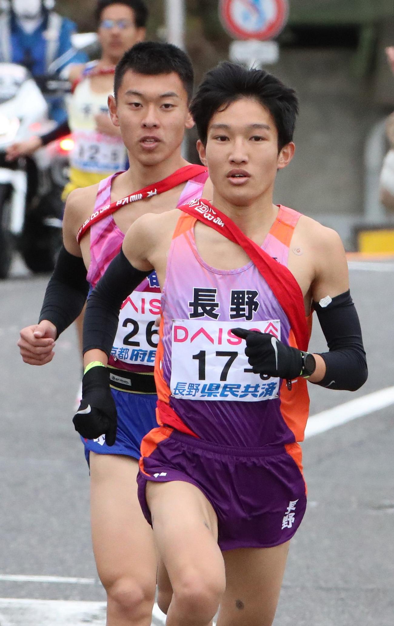 5区序盤でトップを走る長野の吉岡大翔（代表撮影）