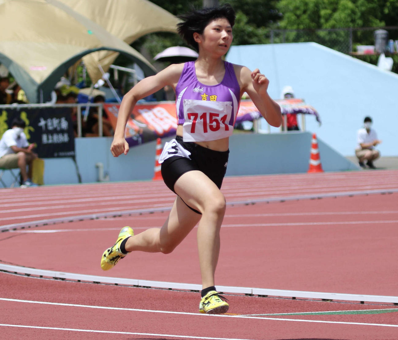 22年7月17日の県中学総体女子200メートルで優勝した秋沢（F－SPO提供）