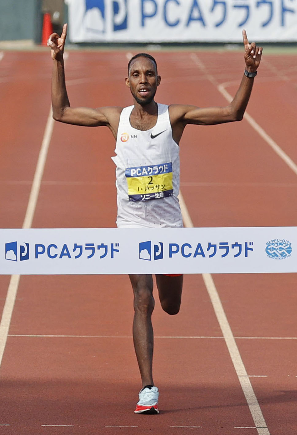 2時間6分43秒の大会新記録で優勝したイブラヒム・ハッサン（共同）