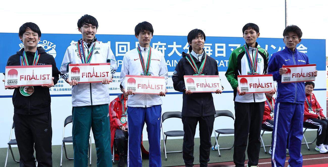 MGCの出場を決めた左から3位の市山、4位の横田、6位の木村、7位の小山、10位の作田、13位の村本（撮影・上田博志）