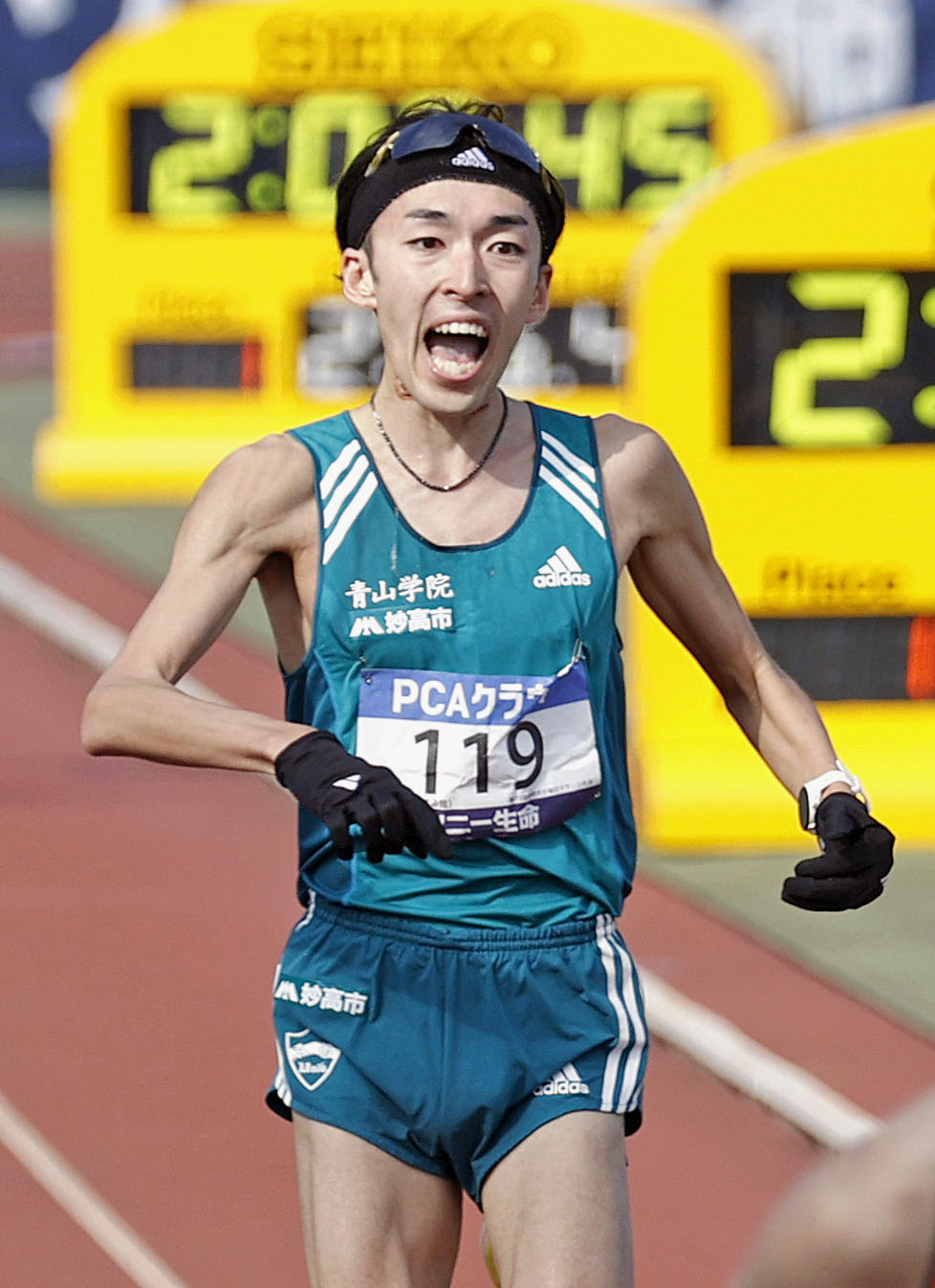 日本学生新記録となる2時間7分47秒でゴールする、4位の横田俊吾（共同）