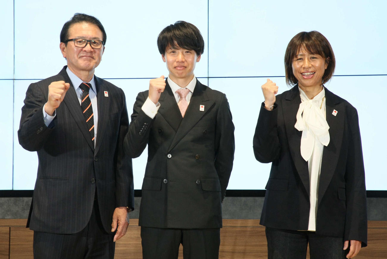 マラソングランドチャンピオンシップ（MGC）コース発表会見に登壇した、左から瀬古利彦氏、鎧坂哲哉、福士加代子