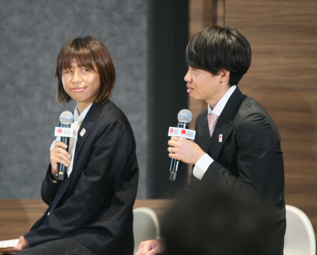 マラソングランドチャンピオンシップ（MGC）コース発表会見に登壇した福士加代子（左）と鎧坂哲哉