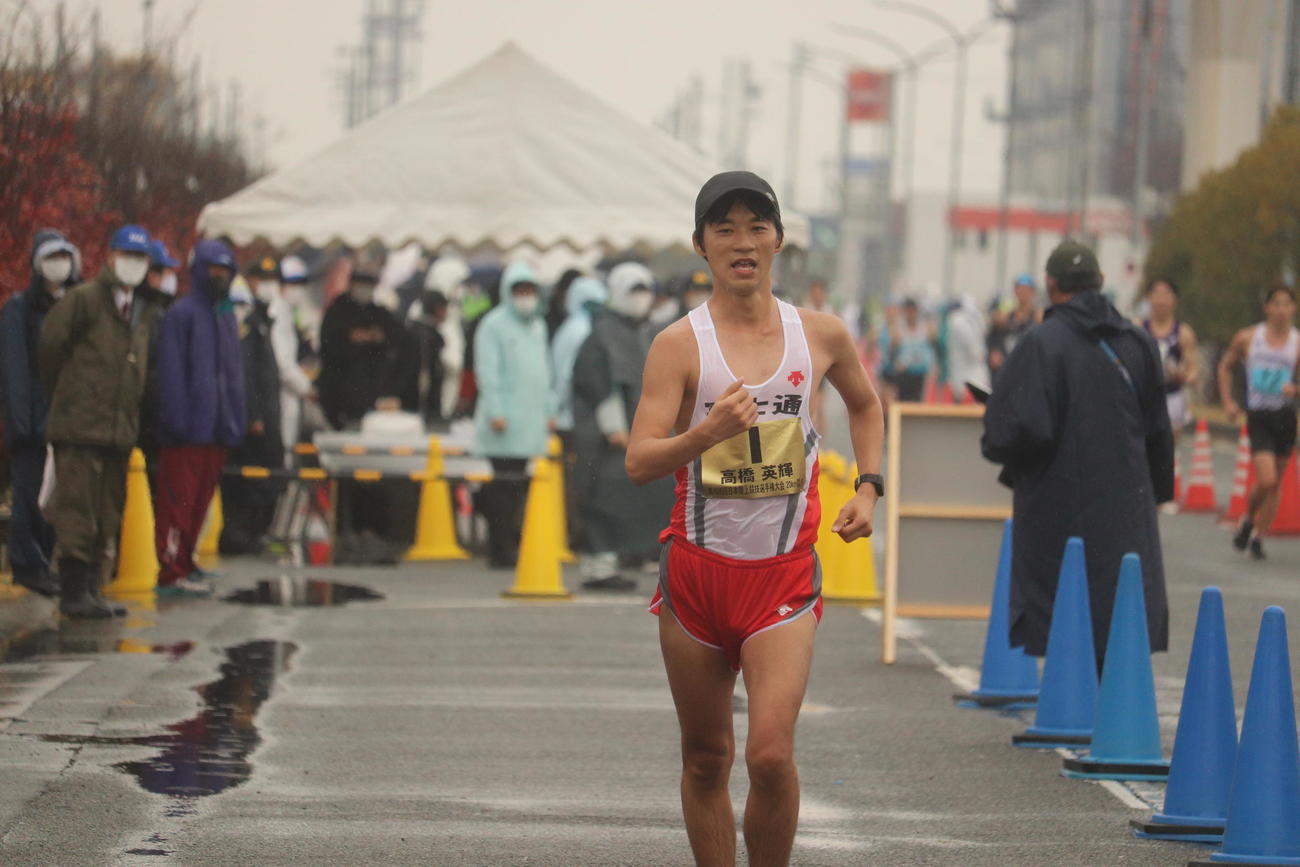 2位でゴールした高橋英輝（撮影・竹本穂乃加）＝2023年2月19日、兵庫県神戸市内