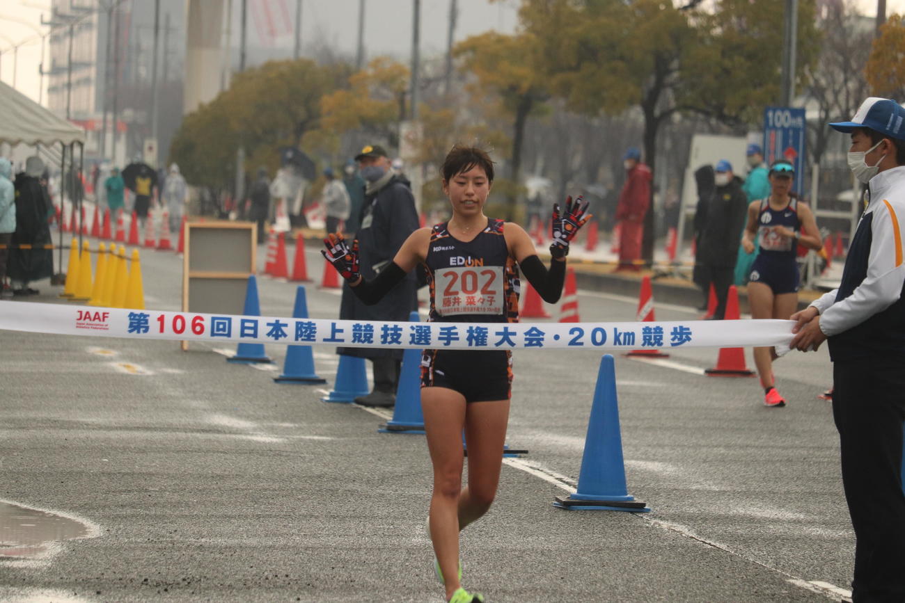 日本選手権で優勝した藤井菜々子（撮影・竹本穂乃加）＝2023年2月19日、兵庫県神戸市内