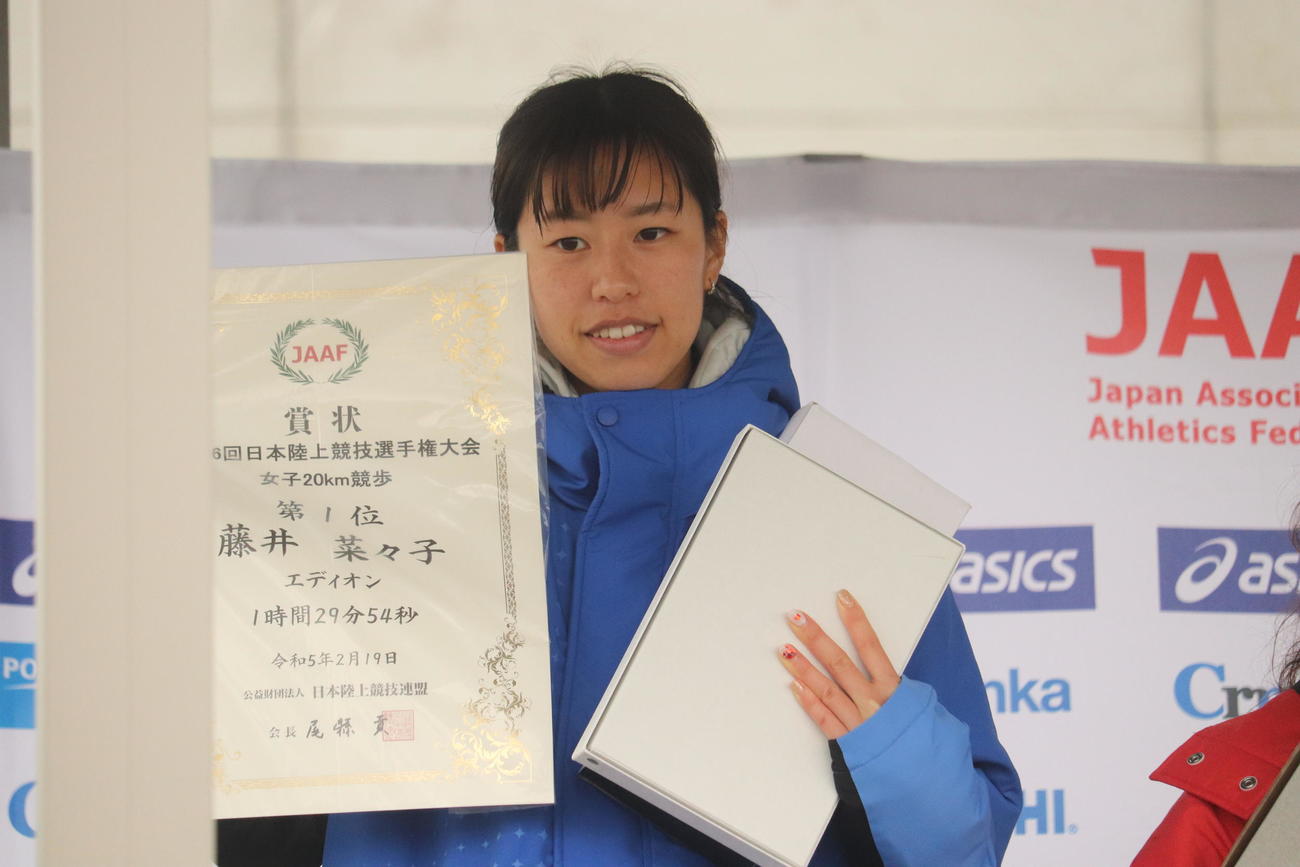 日本選手権で優勝した藤井菜々子（撮影・竹本穂乃加）＝2023年2月19日、兵庫県神戸市内