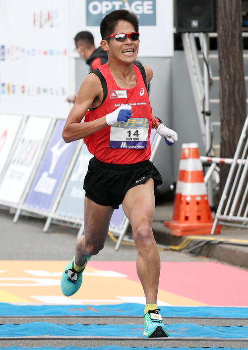 12位でゴールする川内（撮影・上山淳一）