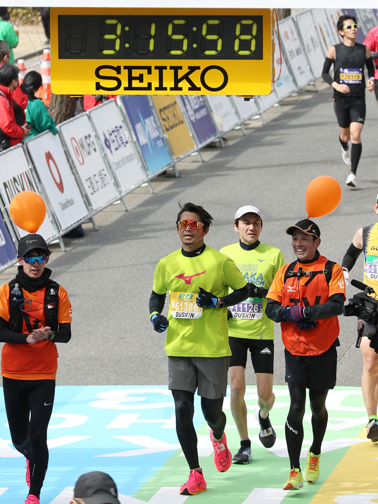 大阪マラソンを完走する日刊スポーツ評論家の鳥谷氏（撮影・上山淳一）