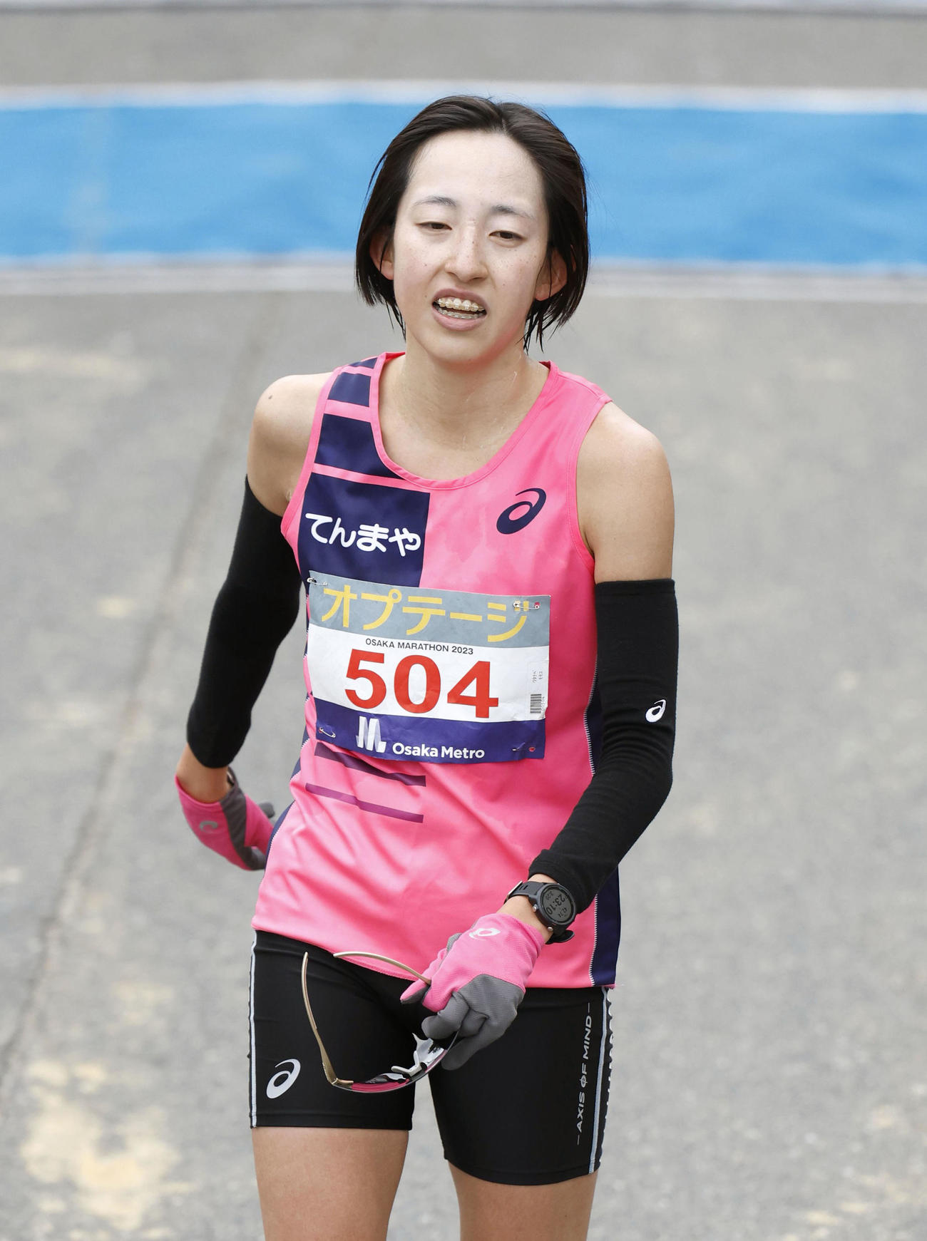 2時間23分8秒の女子3位でゴールした渡辺桃子（共同）