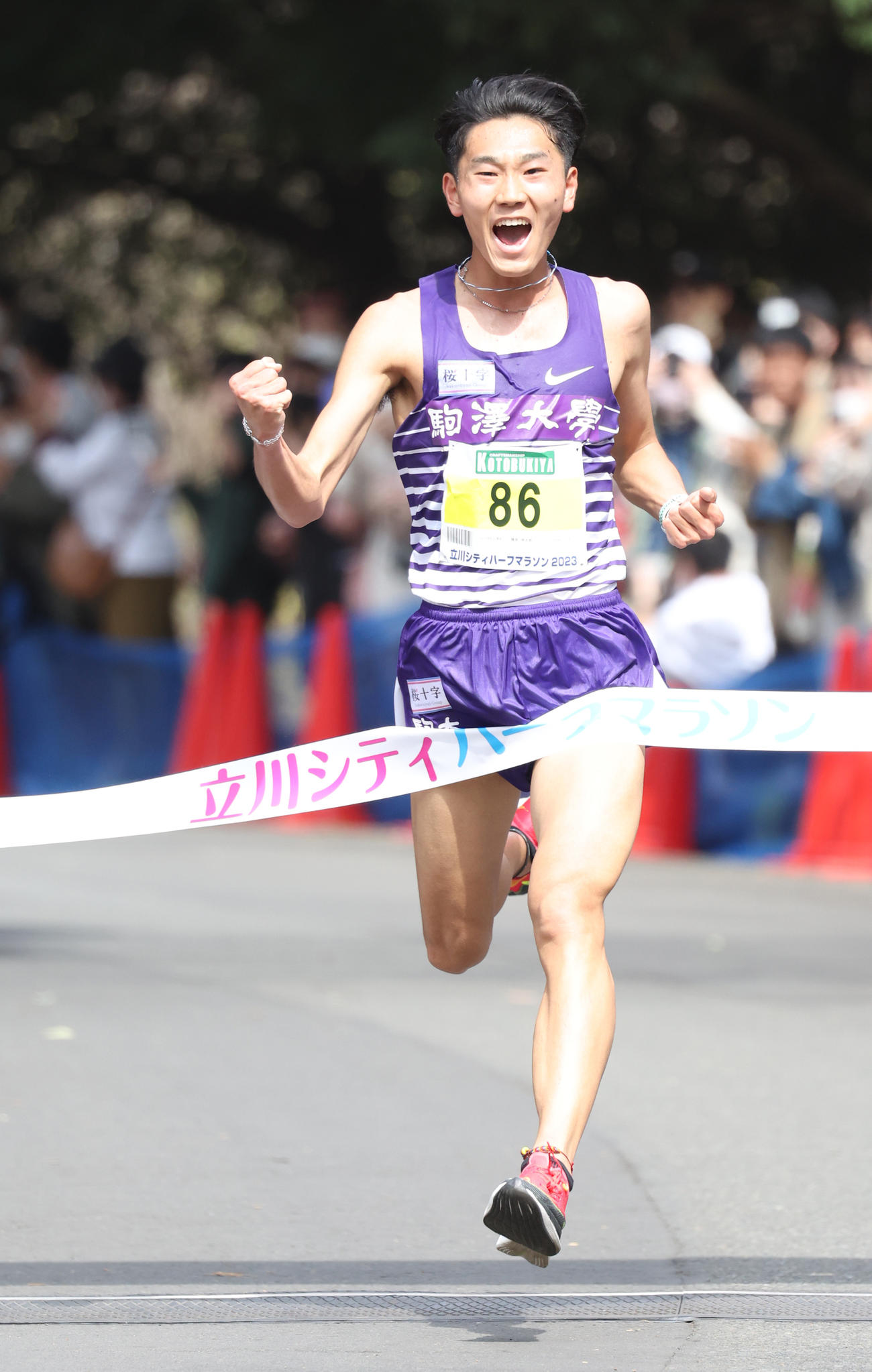 日本学生ハーフマラソンで優勝した駒大・篠原（撮影・中島郁夫）