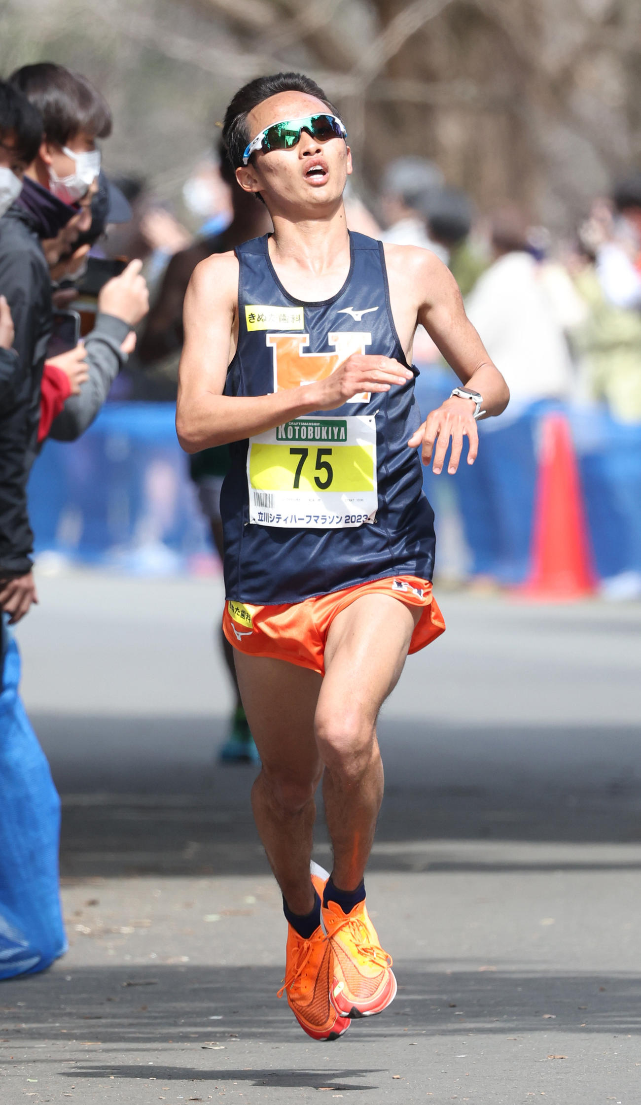 日本学生ハーフマラソンで3位でゴールした法大・松永（撮影・中島郁夫）