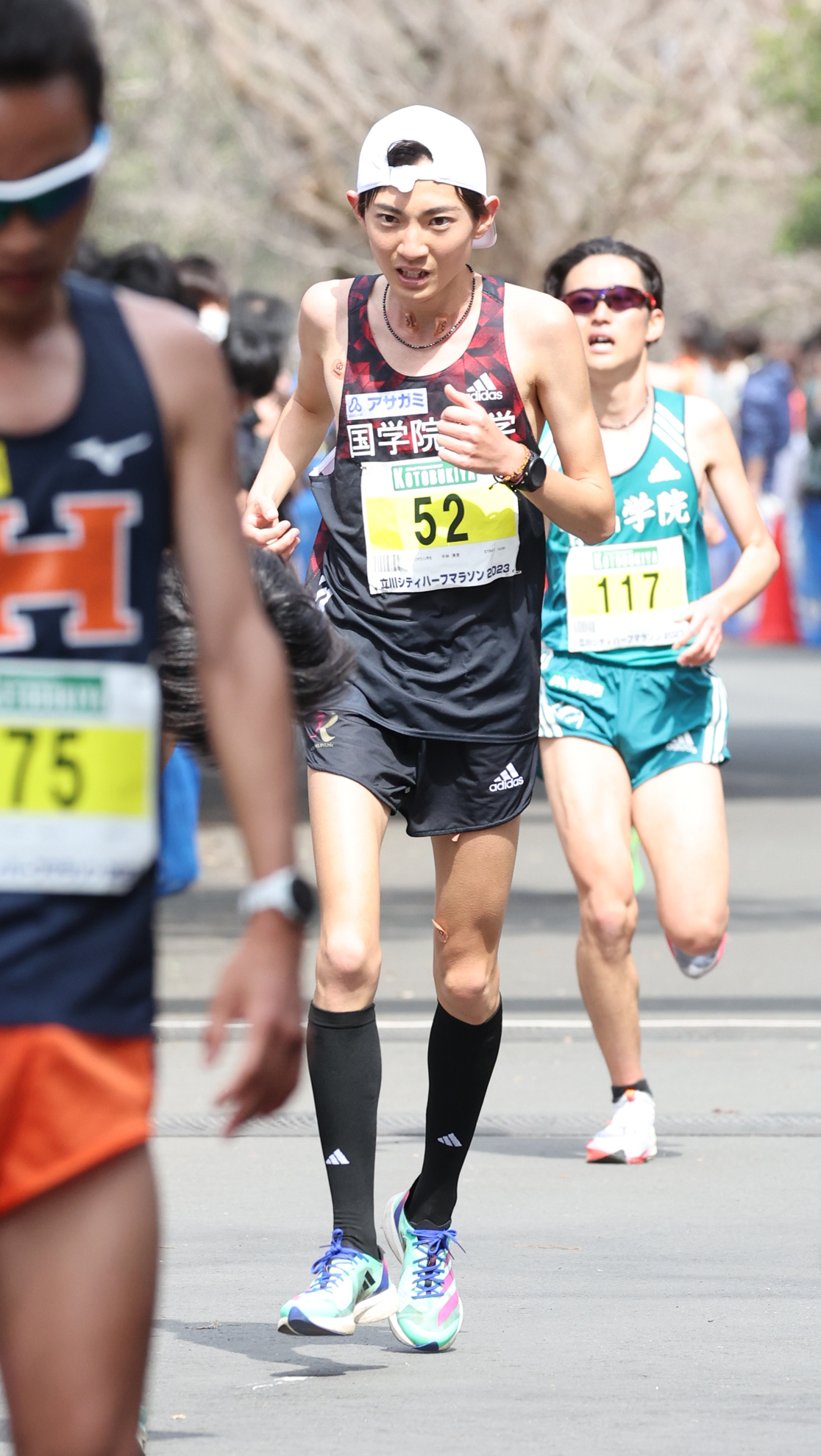 日本学生ハーフマラソンでゴールする国学院大・平林（撮影・中島郁夫）
