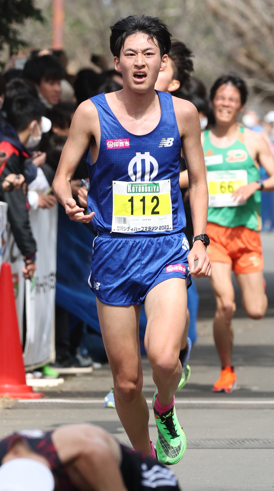 日本学生ハーフマラソンでゴールする順大・海老澤（撮影・中島郁夫）