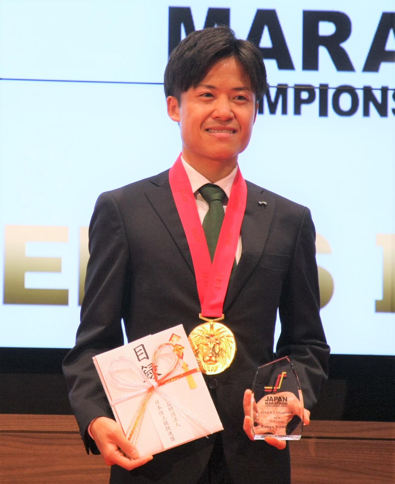 ジャパンマラソンチャンピオンシップシリーズ2アワード表彰式に出席した其田（撮影・藤塚大輔）