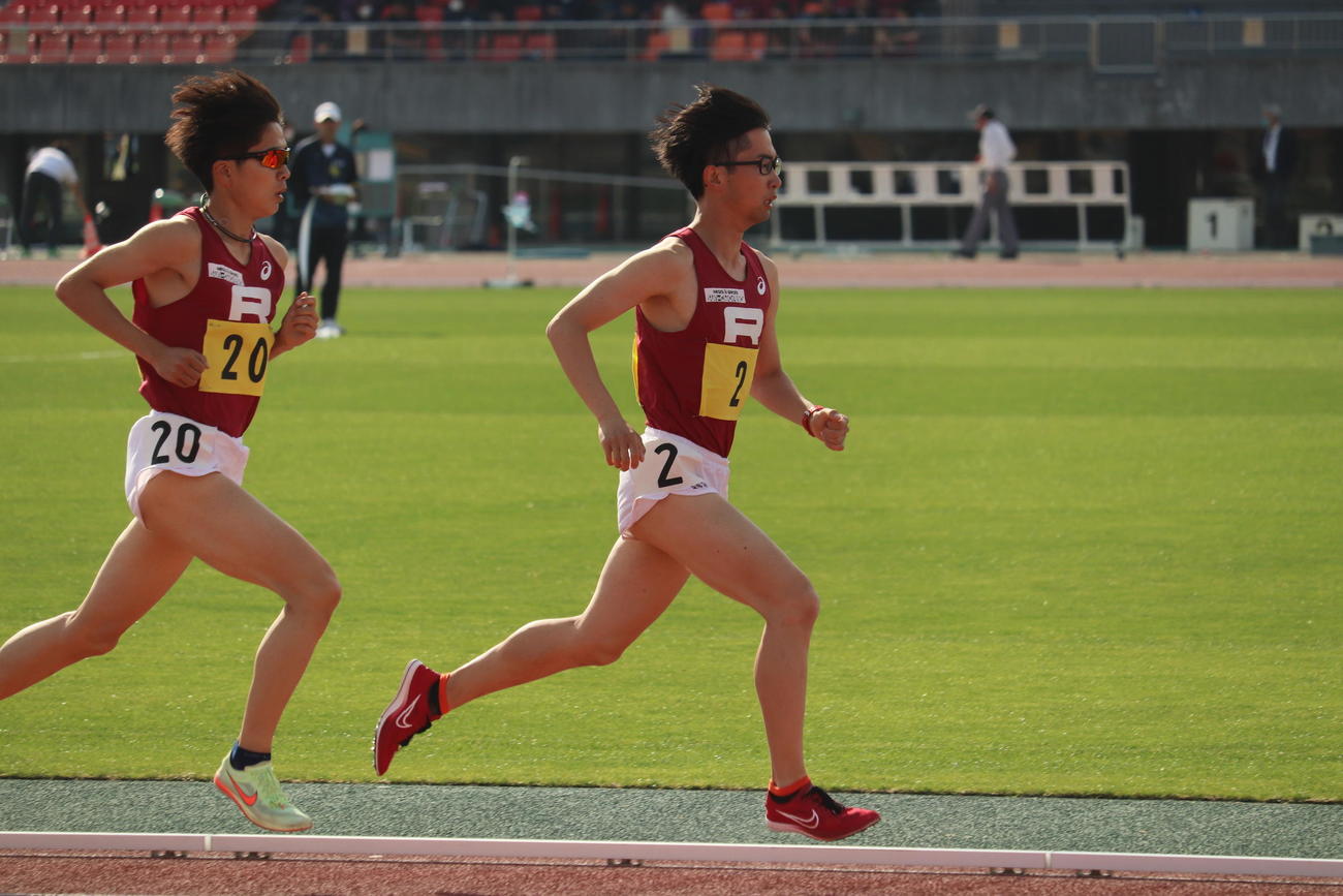 5000メートルで優勝した立命館大の中田千太郎（左から2人目）（撮影・竹本穂乃加）