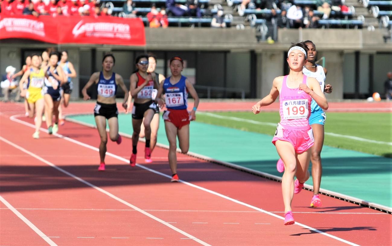 金栗記念選抜中長距離大会の女子1500メートル1組で1位に入った北九州市立高・下森（撮影・藤塚大輔）