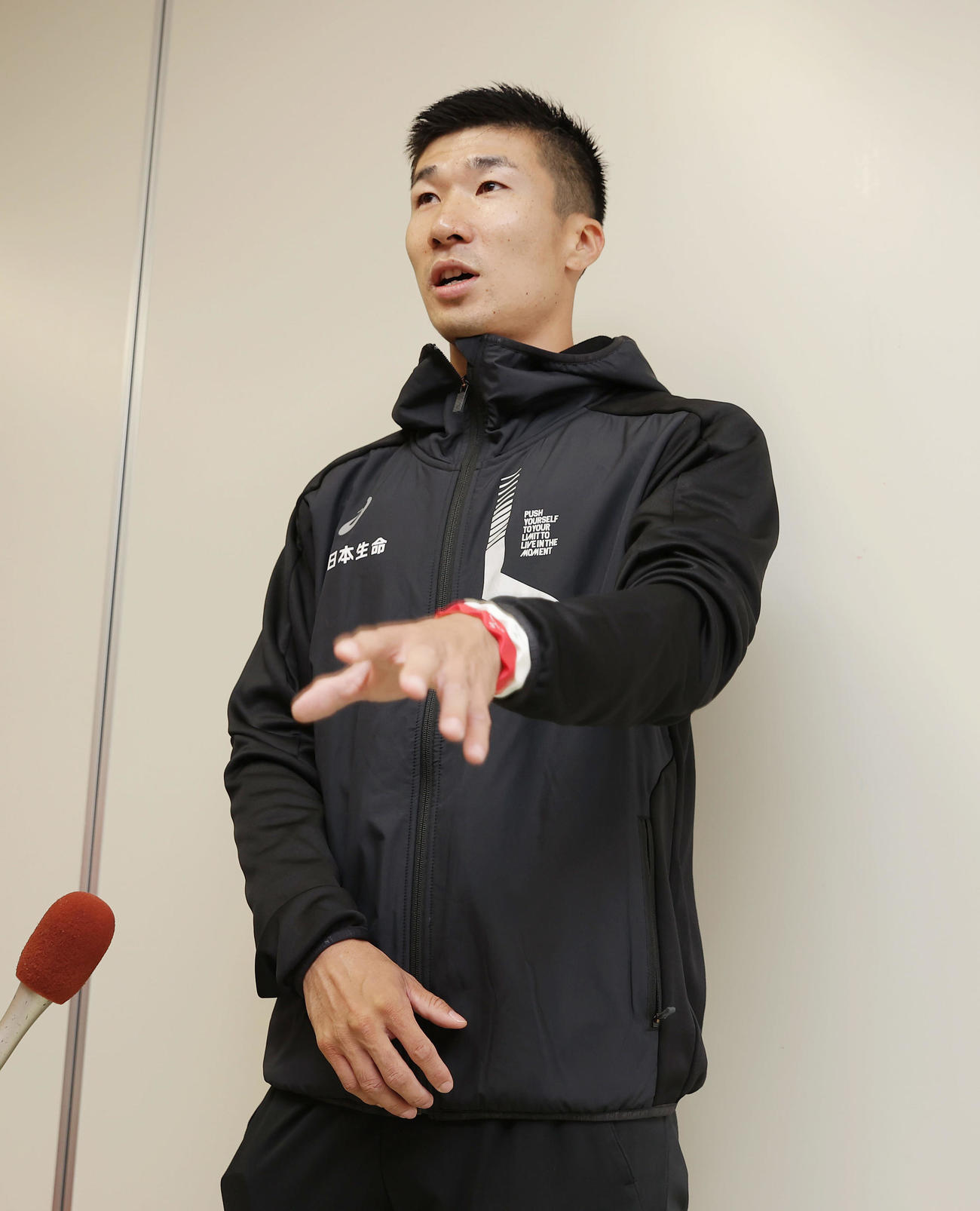 棄権を発表する桐生（撮影・前田充）