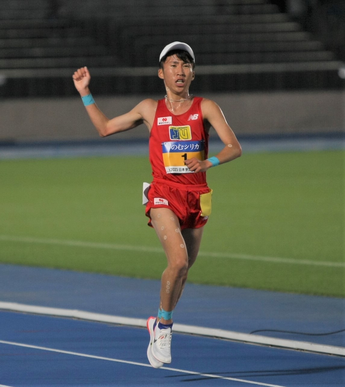 陸上の日本学生個人選手権男子1万メートル決勝で優勝した城西大・山本（撮影・藤塚大輔）