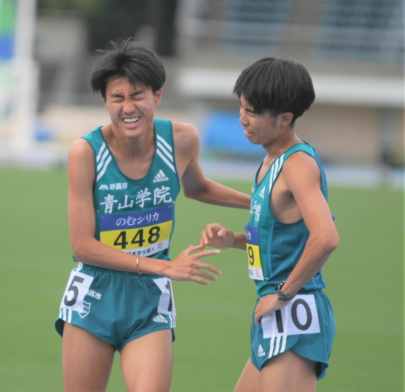 陸上の日本学生個人選手権男子1500メートル決勝に出場した青学大・山内（左）と宇田川（撮影・藤塚大輔）