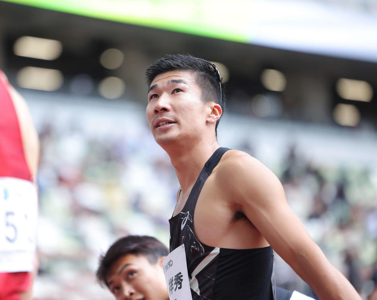 男子200メートル決勝　1着でゴールし、電光掲示板を確認する桐生（撮影・河田真司）