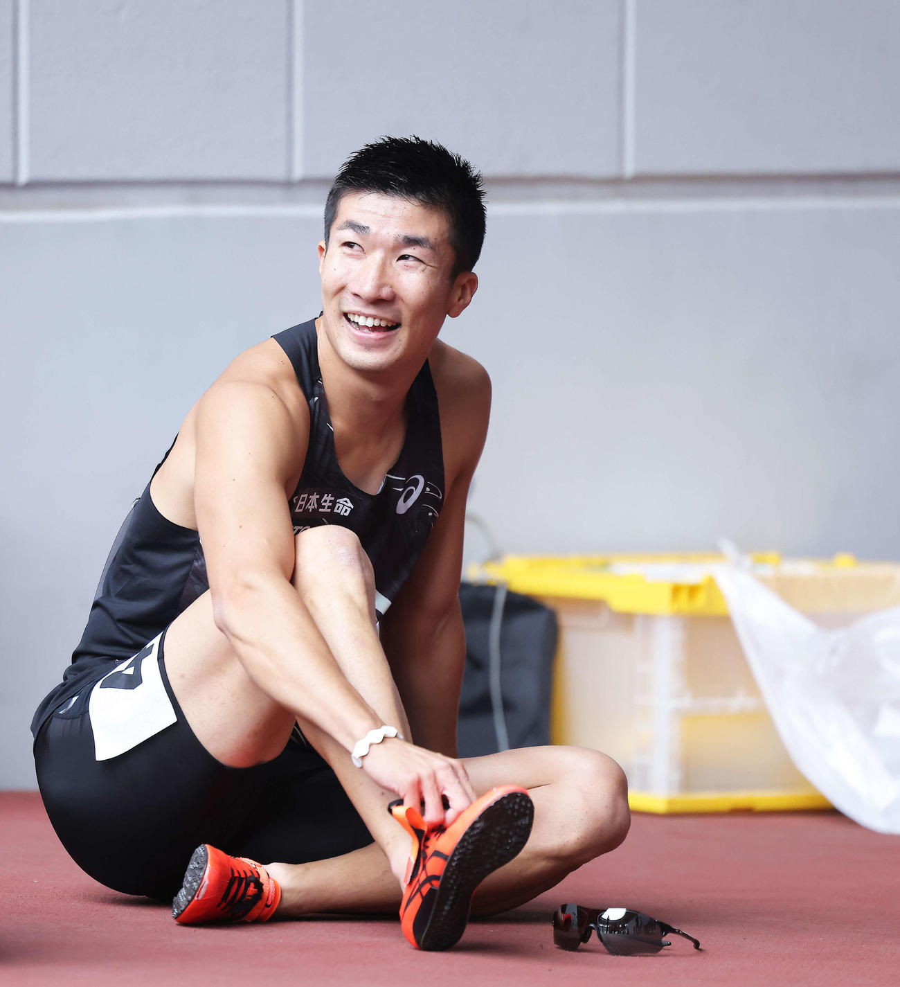 男子200メートル決勝　レース後、笑顔を見せる桐生（撮影・河田真司）