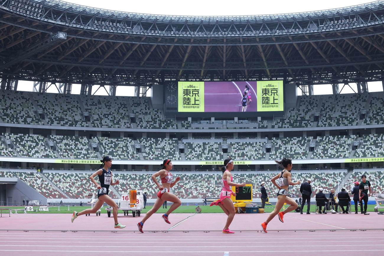 女子1マイル決勝　力走する田中（右）（撮影・河田真司）