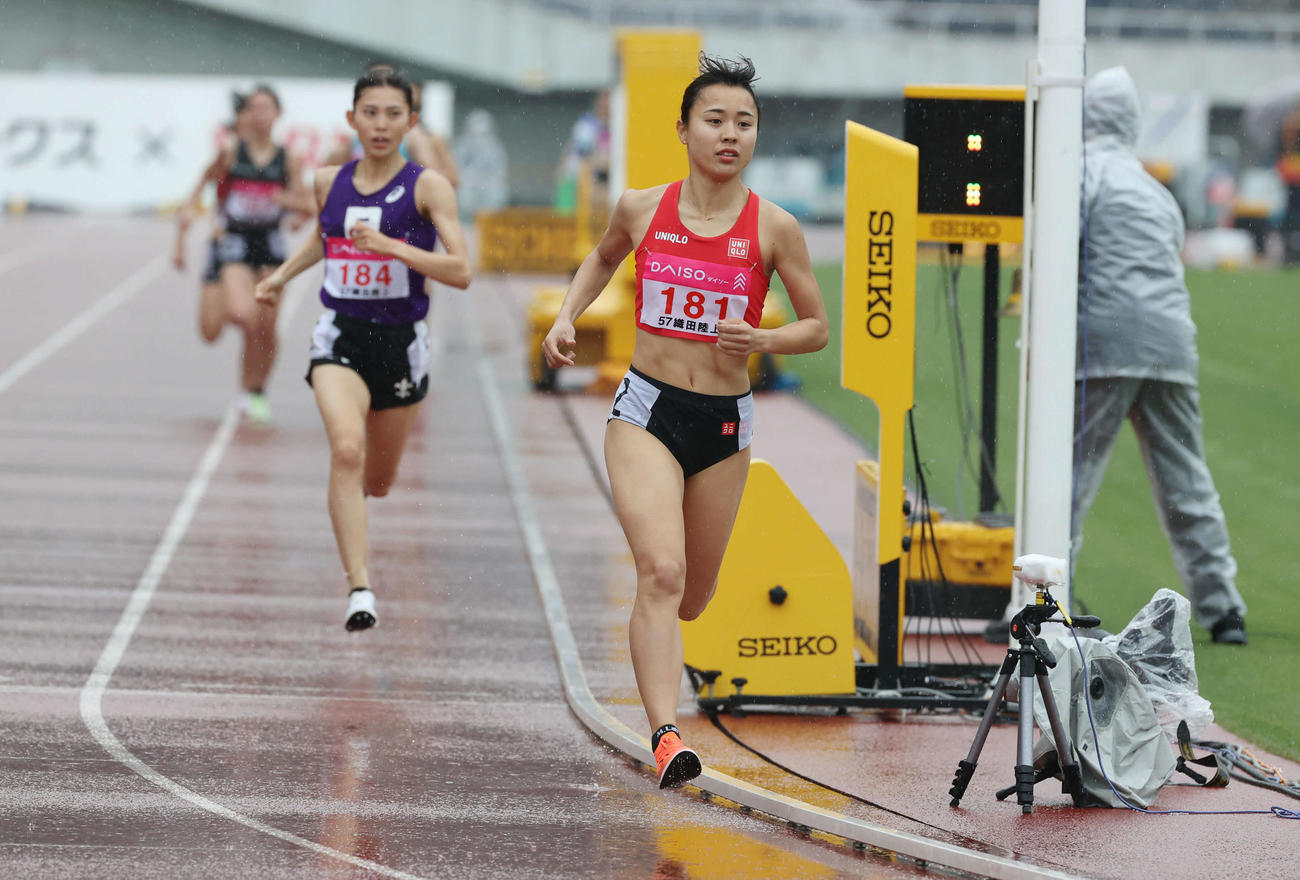 織田幹雄記念国際陸上競技大会　女子1500メートル　力走する後藤夢（撮影・加藤孝規）