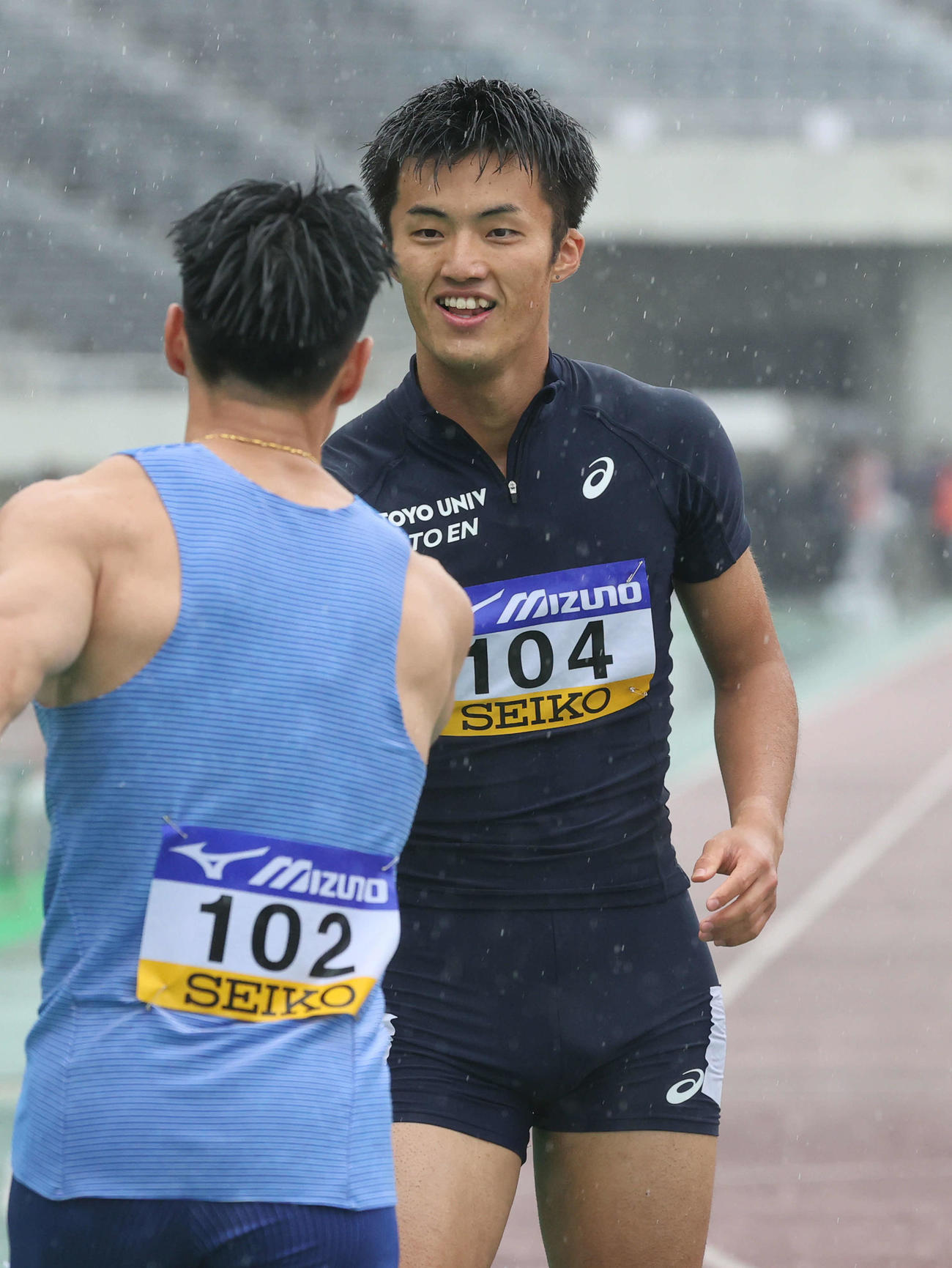 織田幹雄記念国際陸上競技大会　男子100メートル決勝　優勝した柳田大輝（左）（撮影・加藤孝規）