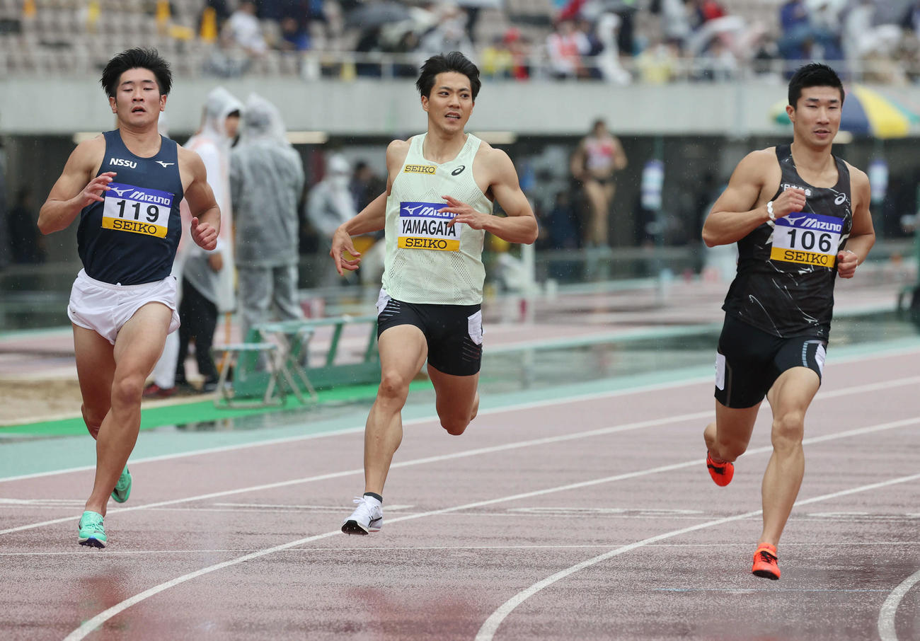 織田幹雄記念国際陸上競技大会　男子100メートル予選1組　1組5位に終わった山県亮太（中央）。右は桐生祥秀。左は林拓優（撮影・加藤孝規）