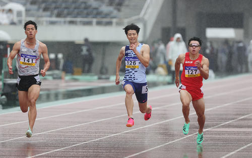 織田幹雄記念国際陸上競技大会 セイコーチャレンジ男子3組 3組6位に終わった多田修平(左から2人目)(撮影・加藤孝規)