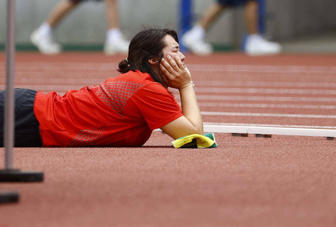 木南道孝記念陸上競技大会　競技開始を待つ女子やり投げの北口榛花（撮影・藤尾明華）