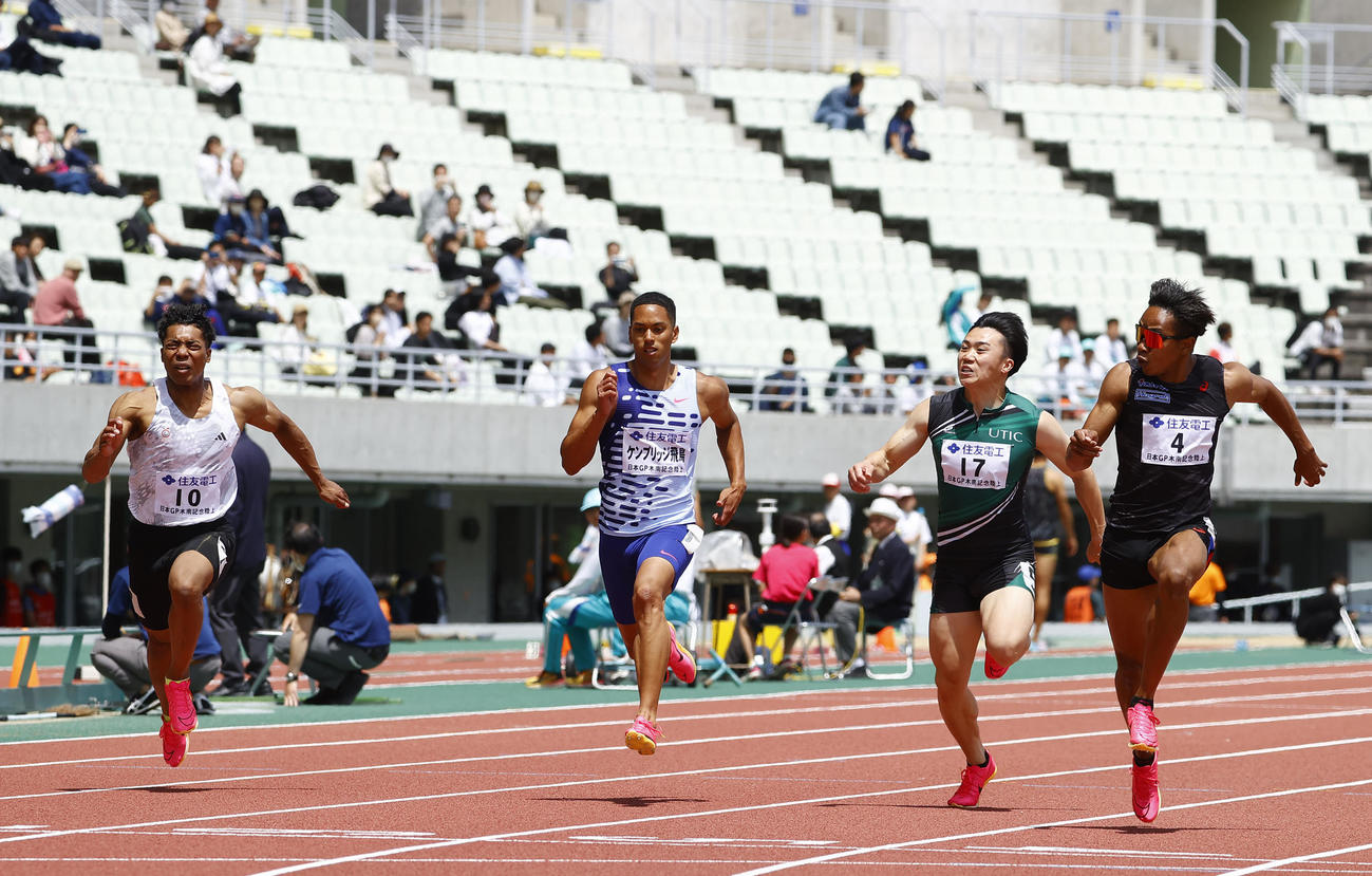 木南道孝記念陸上競技大会　男子100メートル予選　6着で予選敗退したケンブリッジ飛鳥（左から2人目）（撮影・藤尾明華）