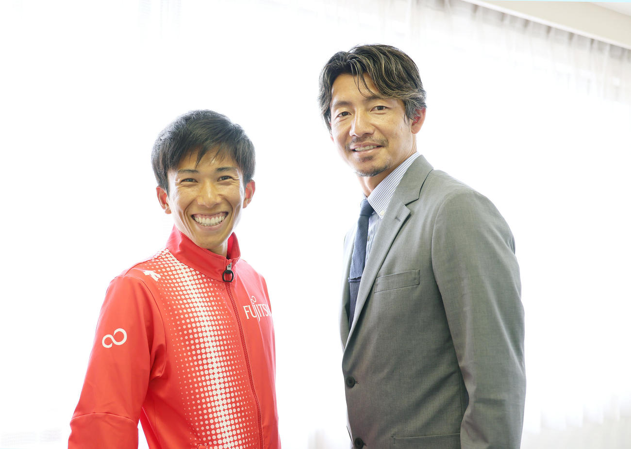 対談を行った鳥谷氏（左）とマラソン日本記録保持者の鈴木（撮影・足立雅史）