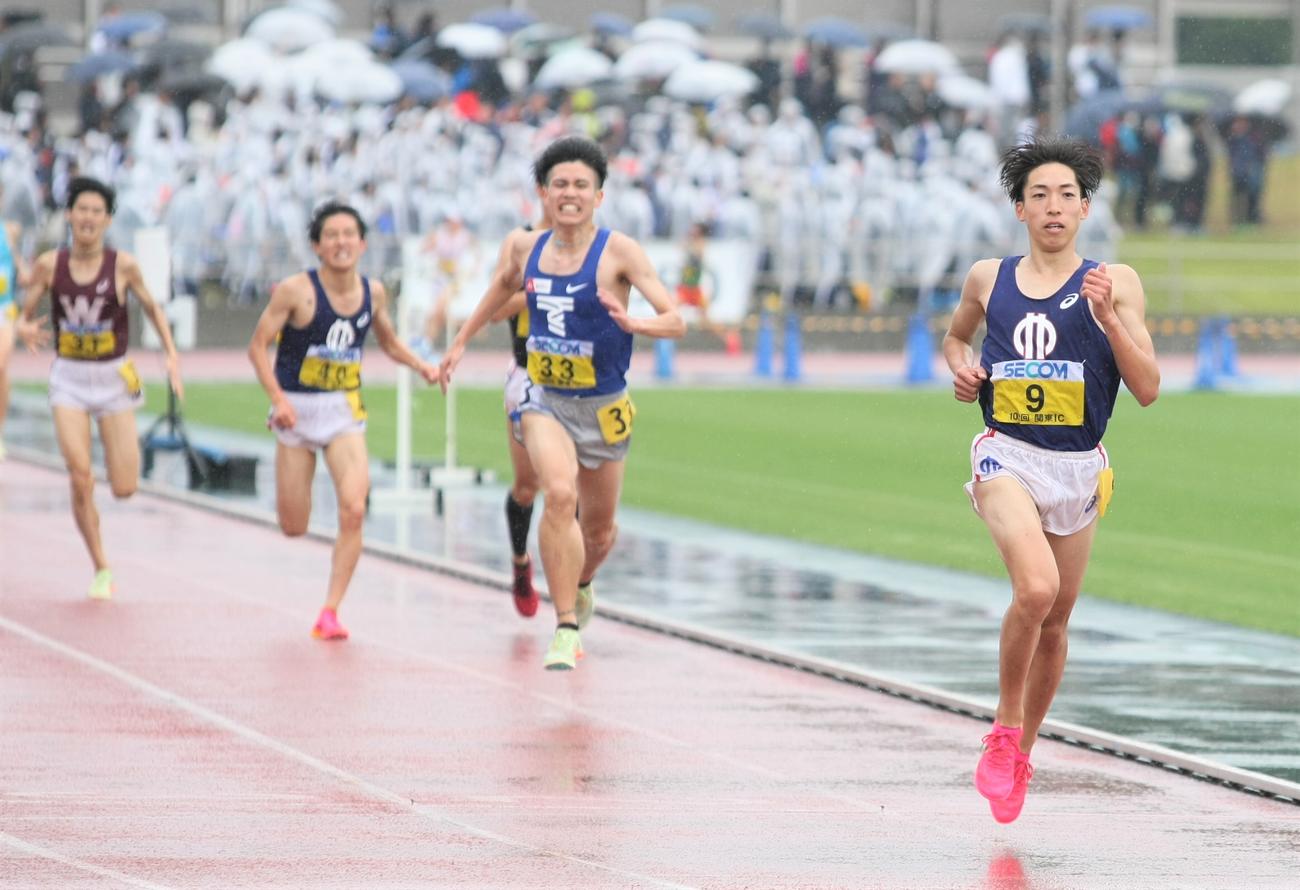 陸上関東インカレ男子1部5000メートル決勝　先頭でレースを引っ張る順大・三浦（撮影・藤塚大輔）