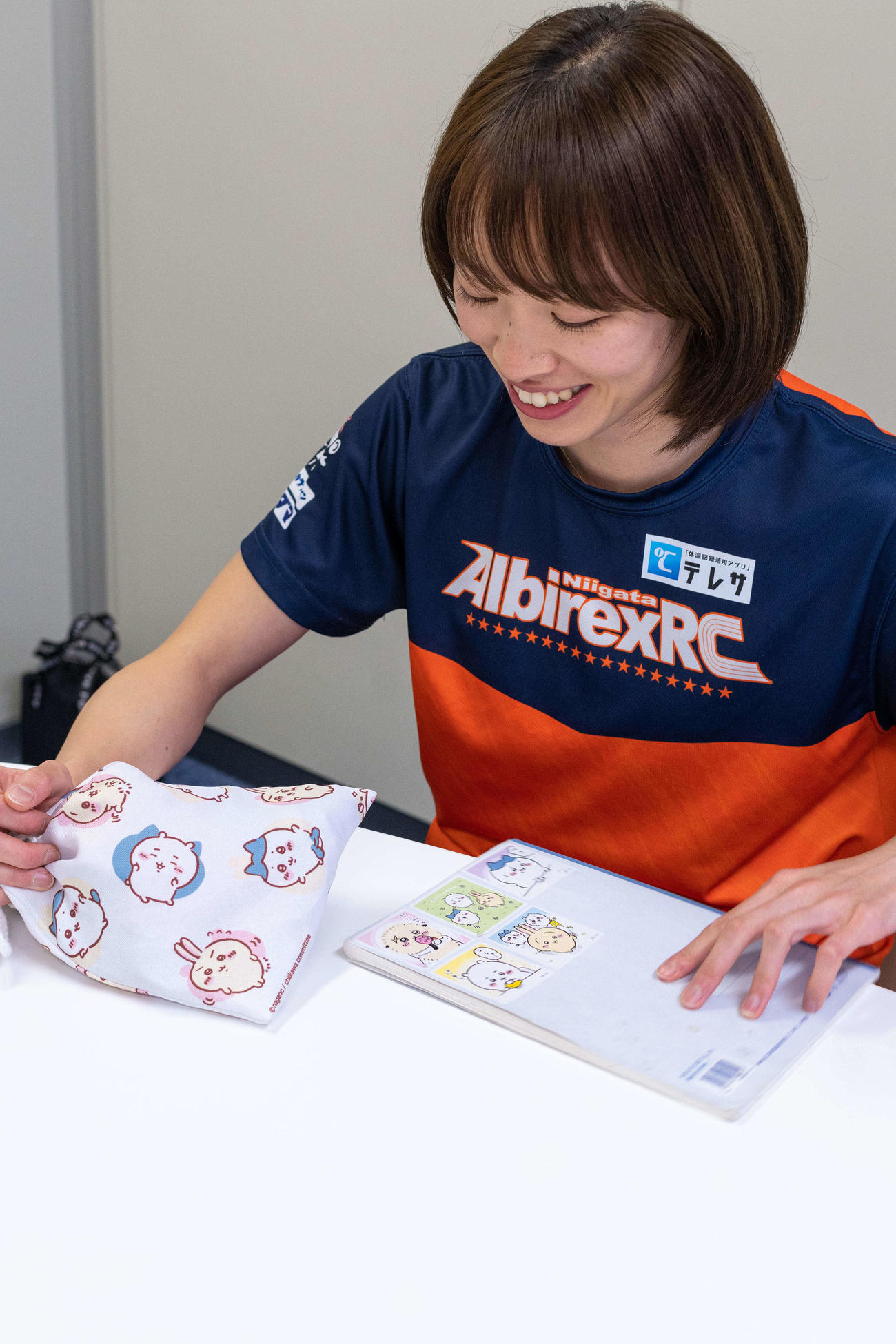 【真下の1枚】私物を見せてもらいました。練習ノートの裏には好きなキャラクター「ちいかわ」がたくさん！（撮影・真下華穂）