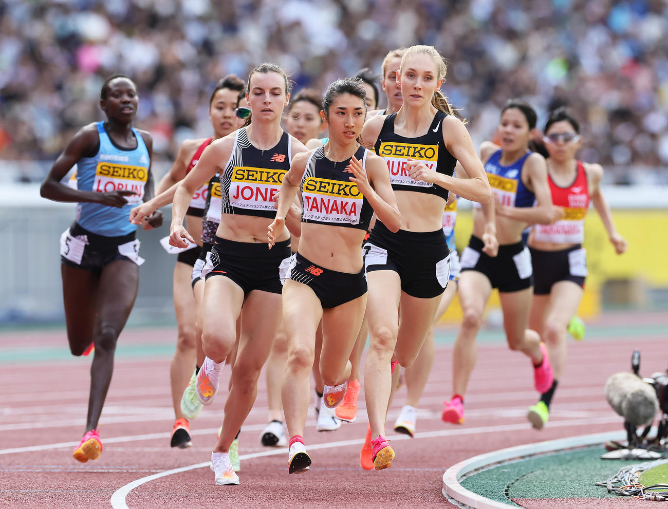女子1500メートル決勝で優勝した田中（中央）（撮影・足立雅史）