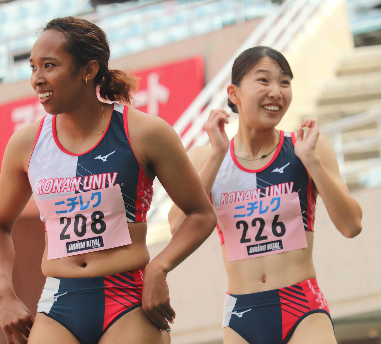 女子100メートルで優勝した甲南大の蔵重みう（左から2人目）（撮影・竹本穂乃加）