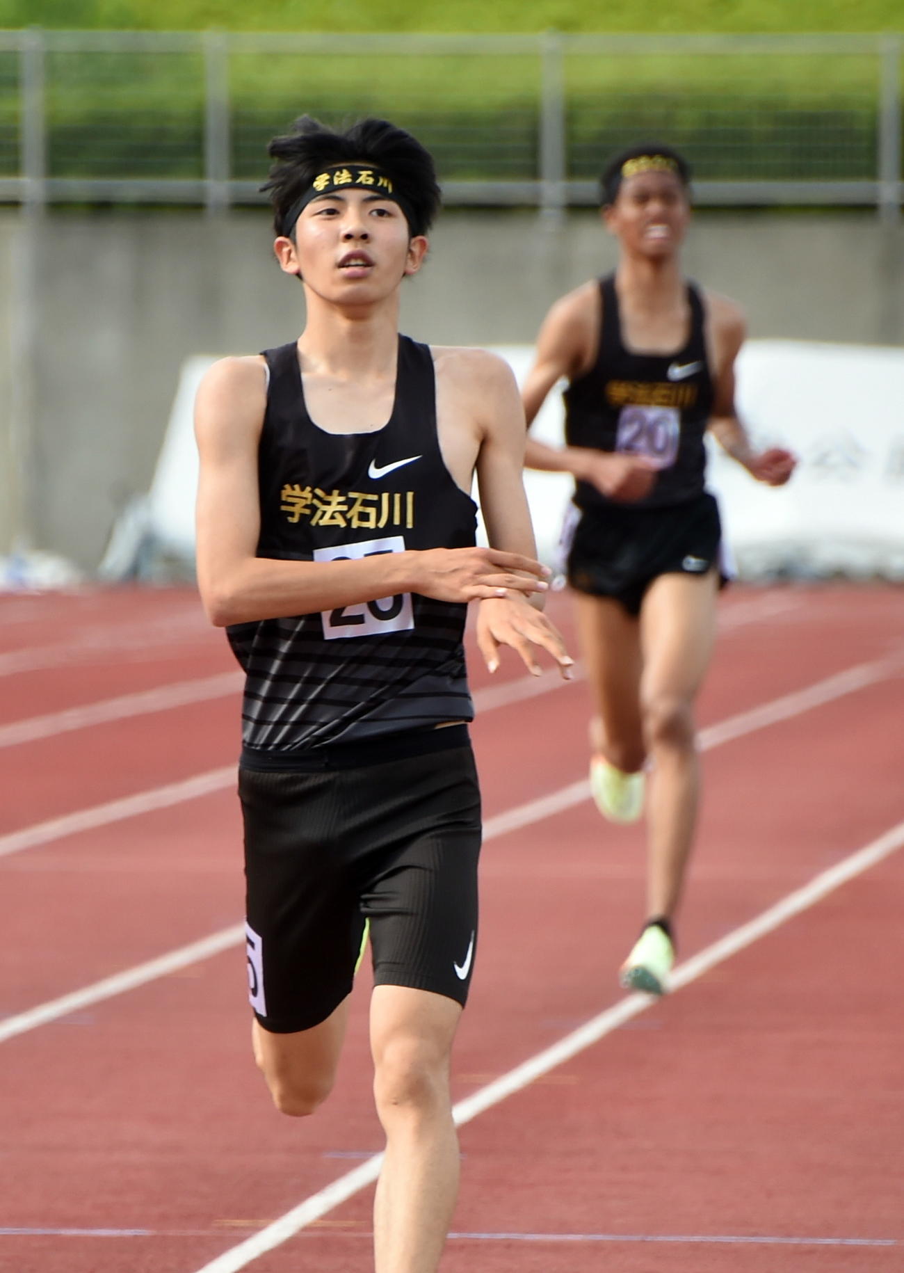 男子5000メートルで3位に入った学法石川・増子（左）と同・4位の馬場（撮影・山田愛斗）