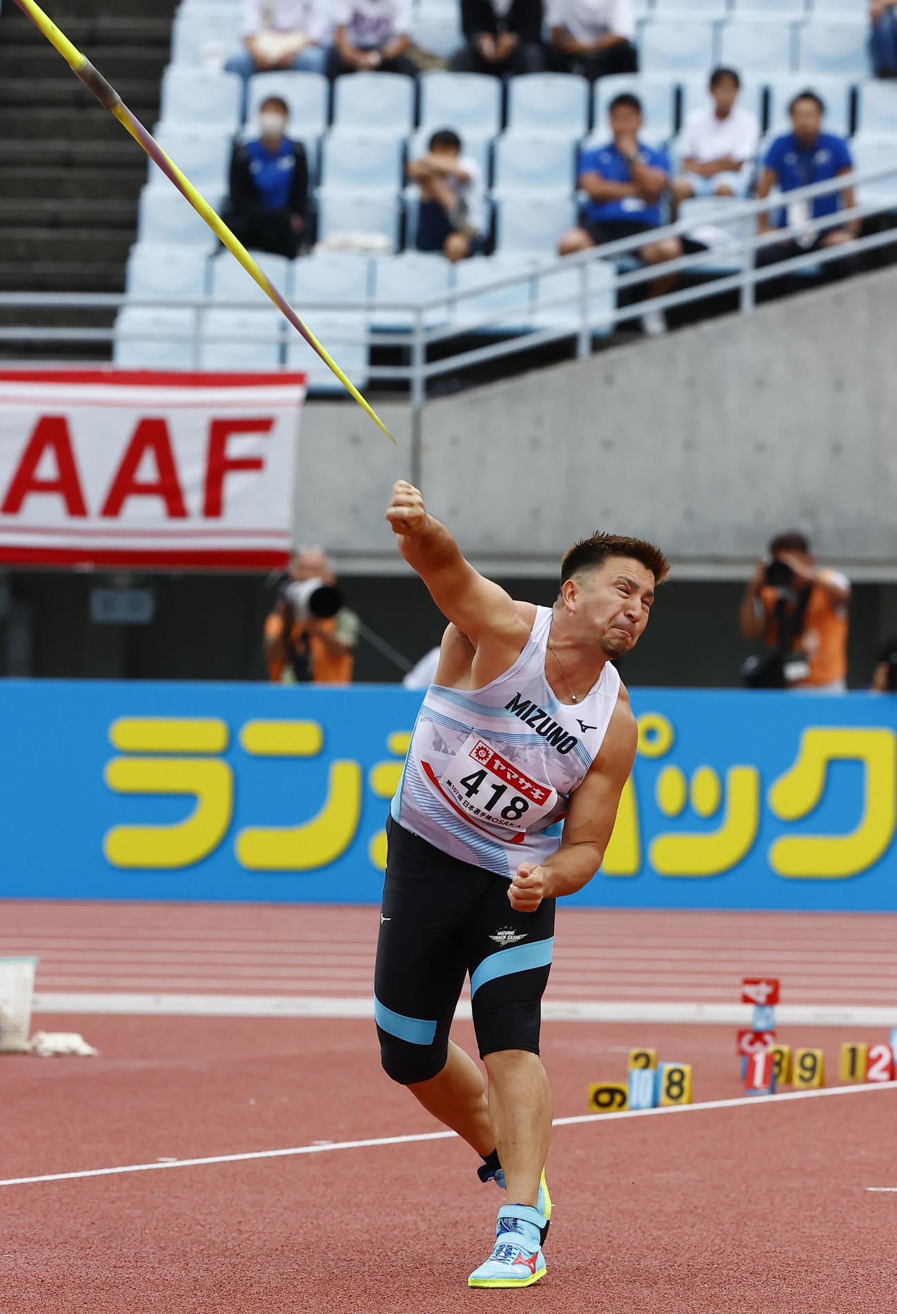 日本陸上競技選手権大会　男子やり投げで82メートル65で優勝したディーン元気（撮影・藤尾明華）
