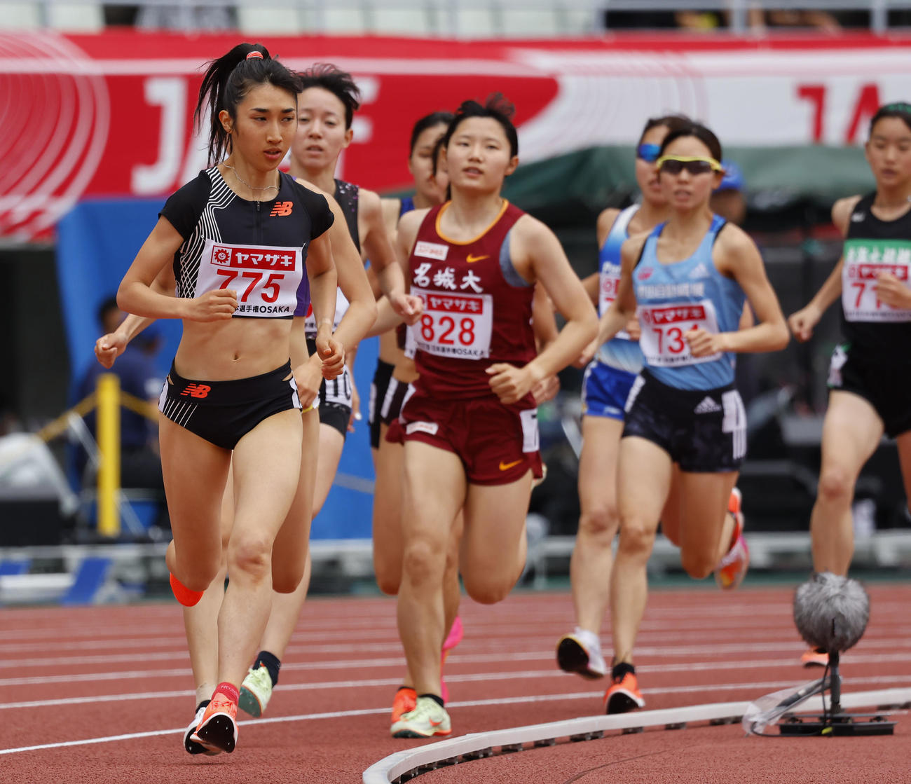 日本陸上競技選手権大会　女子1500メートル　予選1組1着で決勝進出を決めた田中希実（左端）（撮影・藤尾明華）