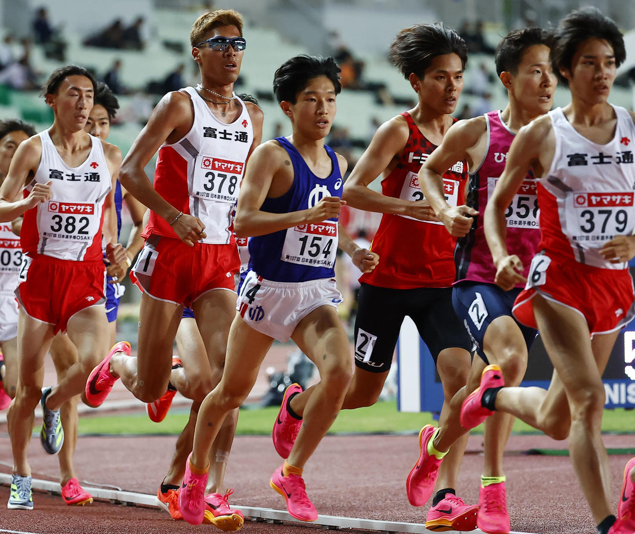 日本陸上競技選手権大会　男子5000メートルで14位の吉岡大翔（154）（撮影・藤尾明華）
