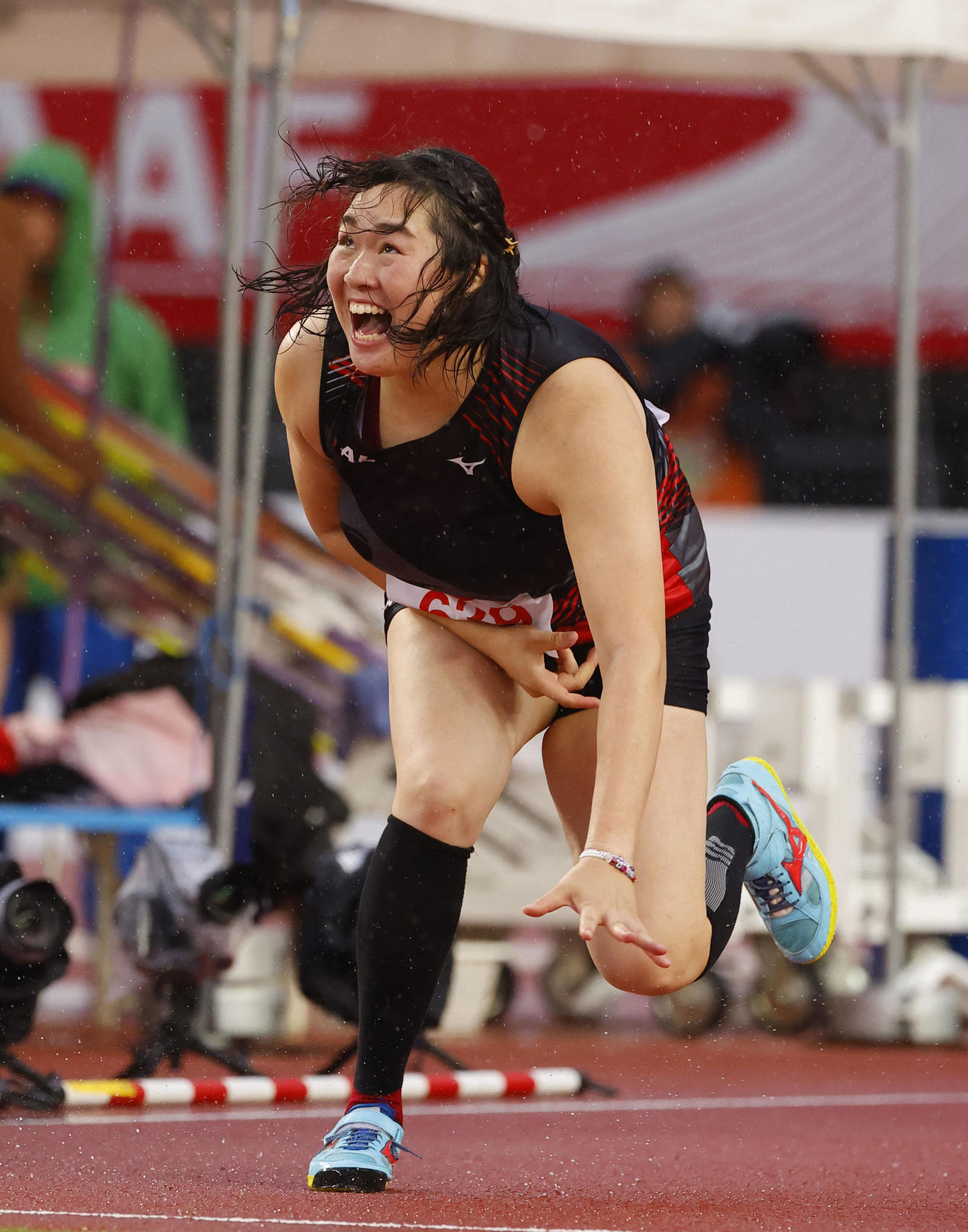 日本陸上競技選手権大会　女子やり投げで1投目を投げる北口（撮影・藤尾明華）