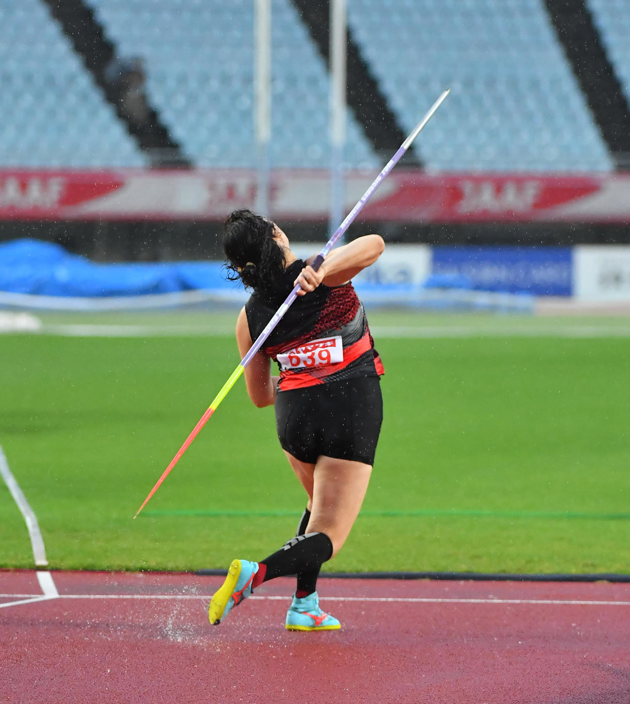 日本陸上競技選手権大会　女子やり投げ　投てきを行う北口榛花（撮影・清水貴仁）