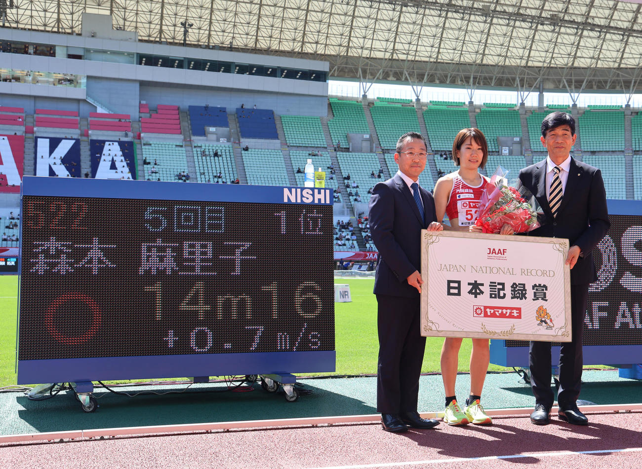 日本陸上競技選手権大会　女子三段跳び　14メートル16の日本記録で優勝した森本麻里子（撮影・藤尾明華）